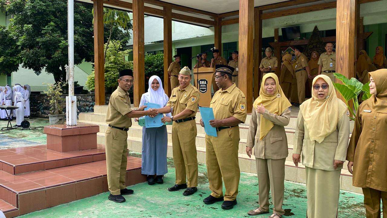 BACK TO SCHOOL SMA NEGERI 1 MOJOGEDANG